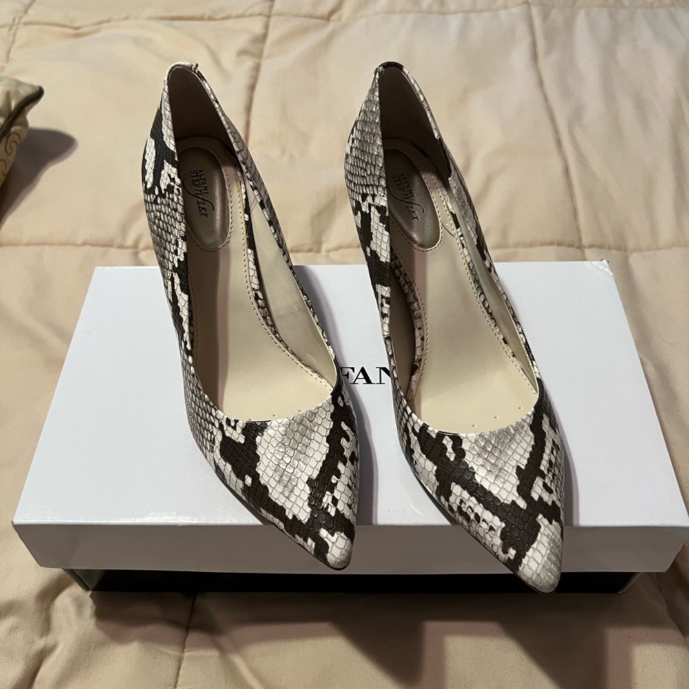 New in box Alfani heels